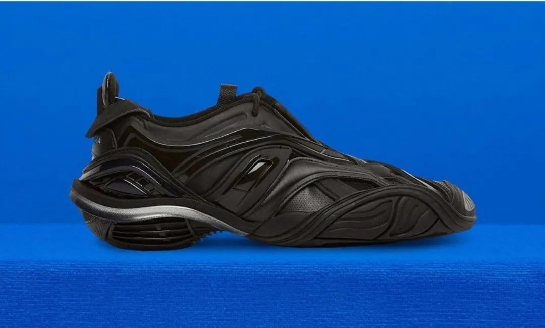 穿了两只不同鞋子发朋友圈,发现时髦的女人都在穿这3双鞋