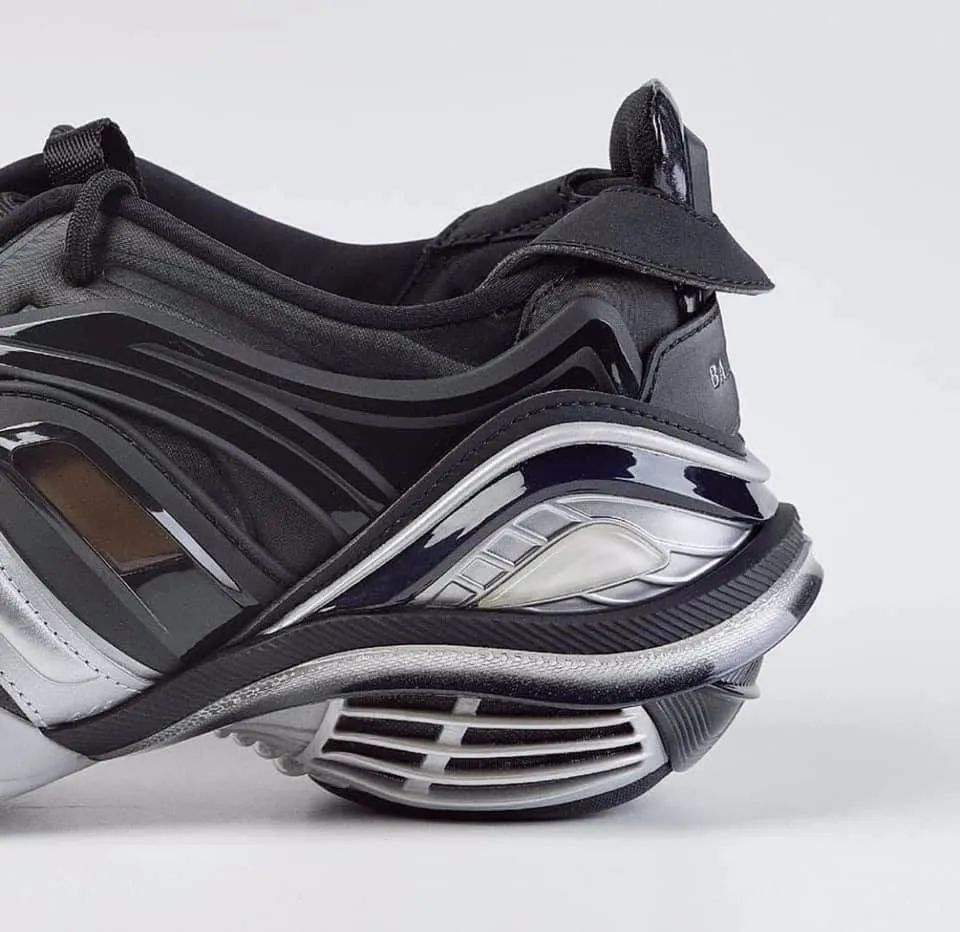 穿了两只不同鞋子发朋友圈,发现时髦的女人都在穿这3双鞋