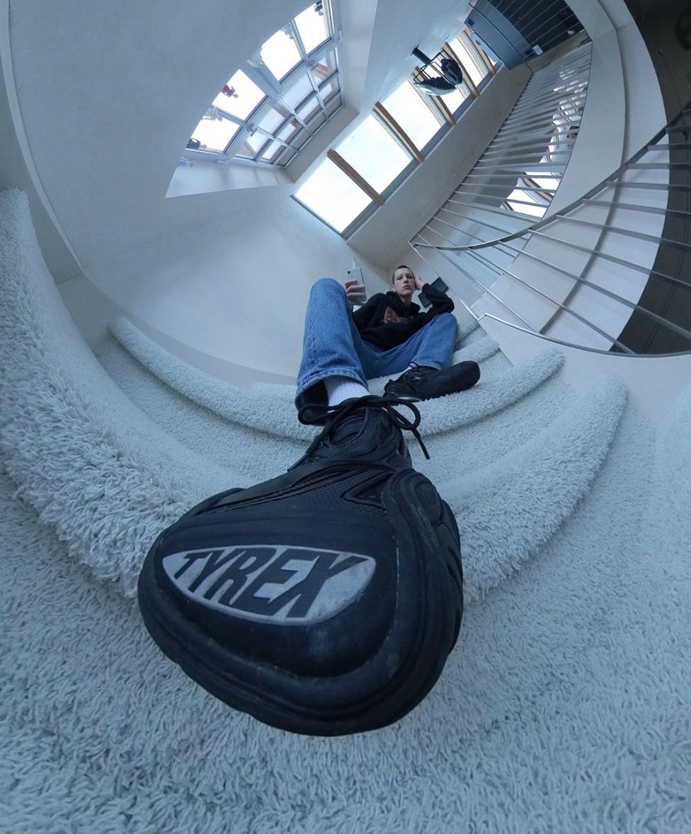 穿了两只不同鞋子发朋友圈,发现时髦的女人都在穿这3双鞋