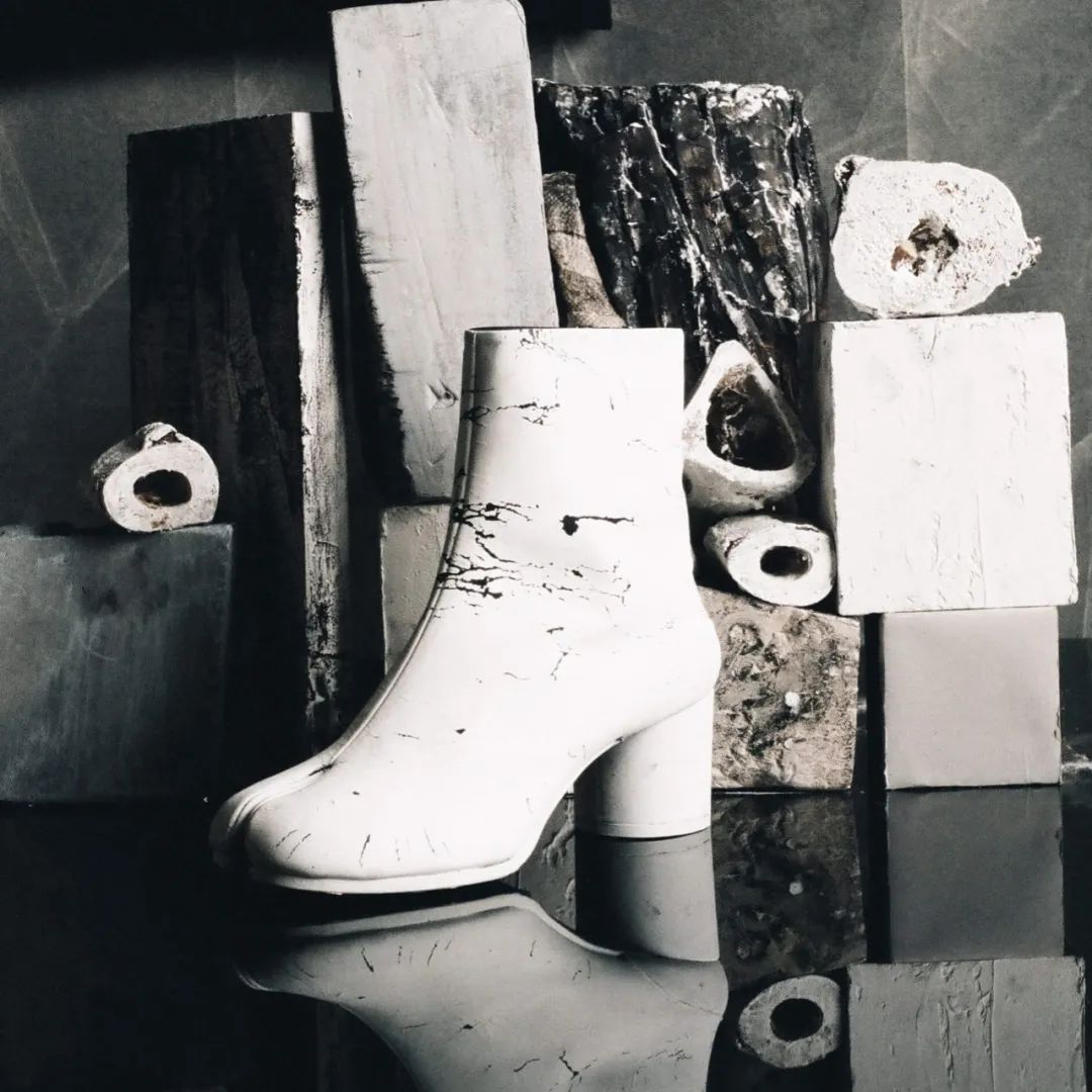 穿了两只不同鞋子发朋友圈,发现时髦的女人都在穿这3双鞋