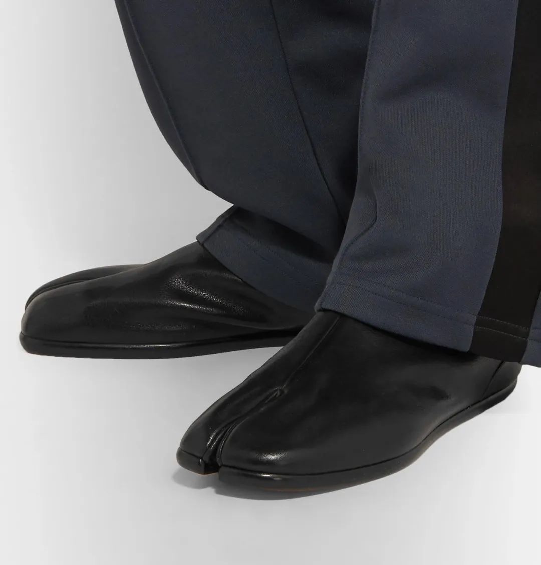 穿了两只不同鞋子发朋友圈,发现时髦的女人都在穿这3双鞋