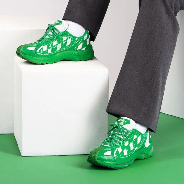 穿了两只不同鞋子发朋友圈,发现时髦的女人都在穿这3双鞋