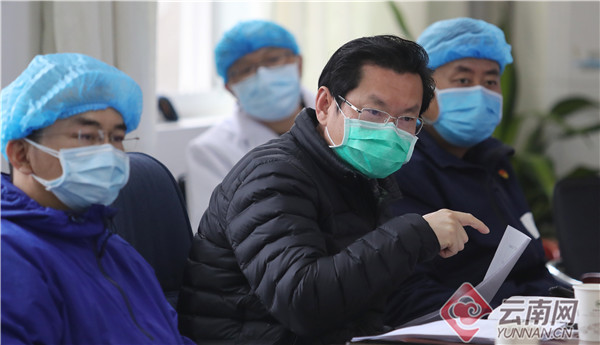 云南专家组组长曾仲:和新冠肺炎争个高下,与咸宁友谊不分仲伯