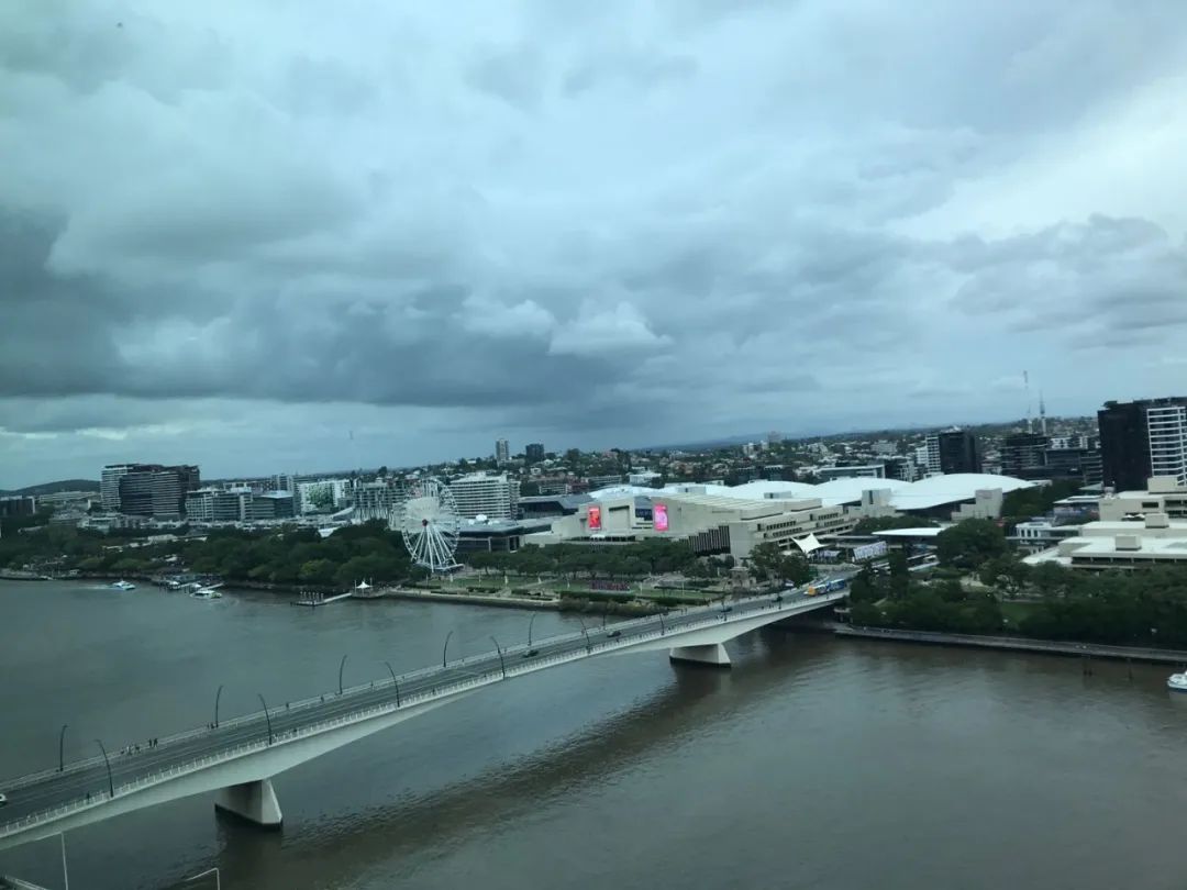 报废右舵卡罗拉，暴走澳洲大洋路：提车难题巧妙化解，路遇多车事故险误事！但自驾风景独好