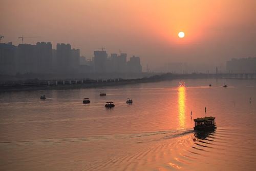 春风十里咸阳湖,花红柳绿渭水清