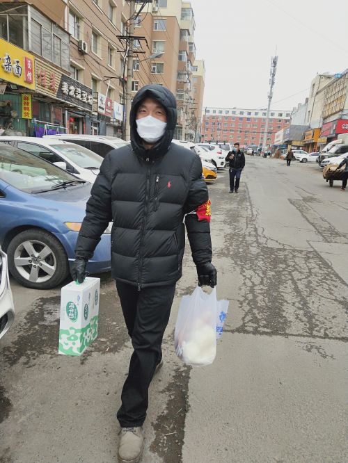 党旗飘扬在社区疫情防控,党旗飘扬社区抗击疫情