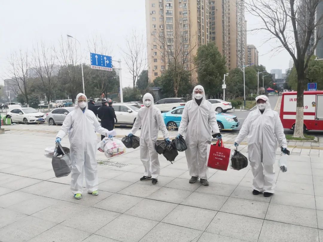 坚守疫情防控一线工作人员,坚守战疫一线工作人员