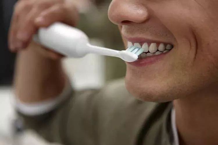 飞利浦和usmile电动牙刷哪个更好,飞利浦电动牙刷性价比高的一款