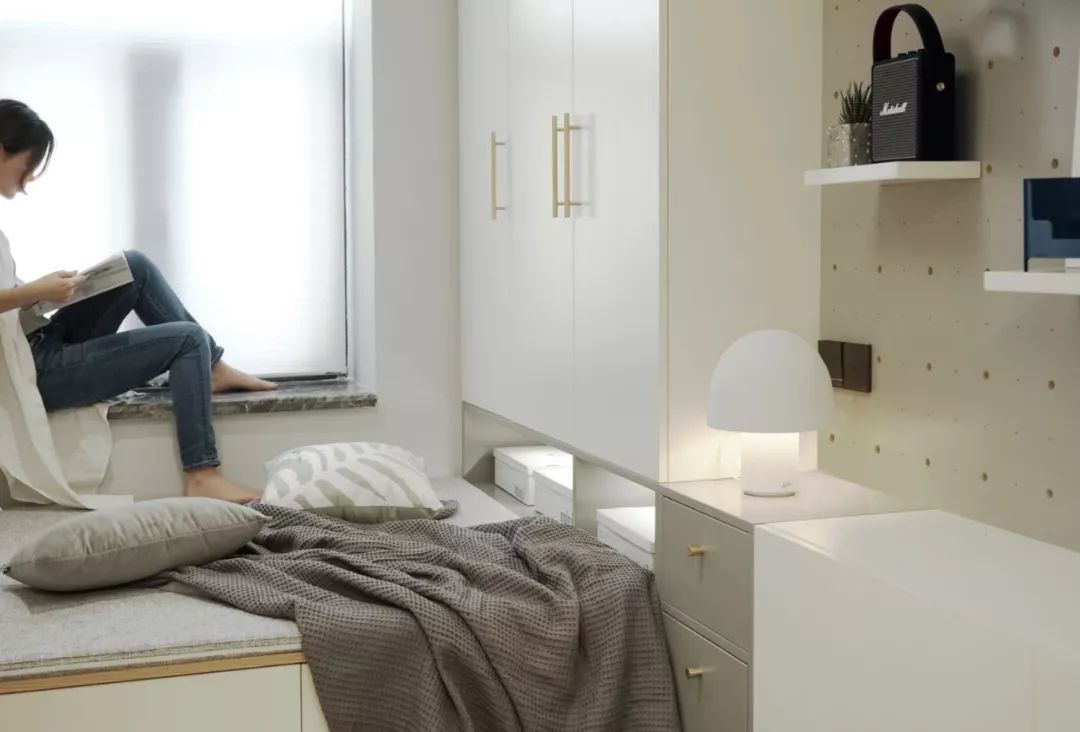 小卧室做地台放床垫,小户型房间地台做床好看吗