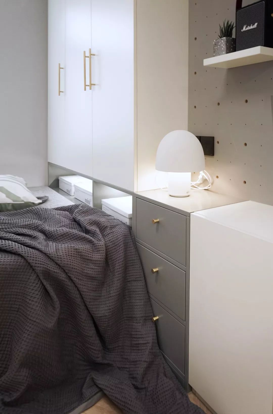 小卧室做地台放床垫,小户型房间地台做床好看吗