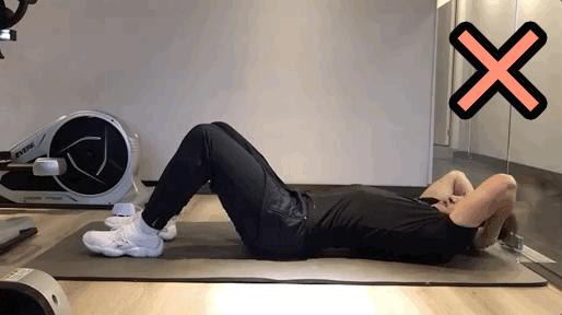 在家健身错误动作,在家健身注意安全搞笑