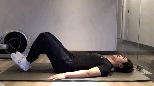 在家健身错误动作,在家健身注意安全搞笑