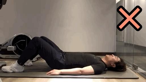 在家健身错误动作,在家健身注意安全搞笑