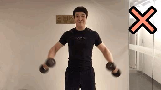 在家健身错误动作,在家健身注意安全搞笑