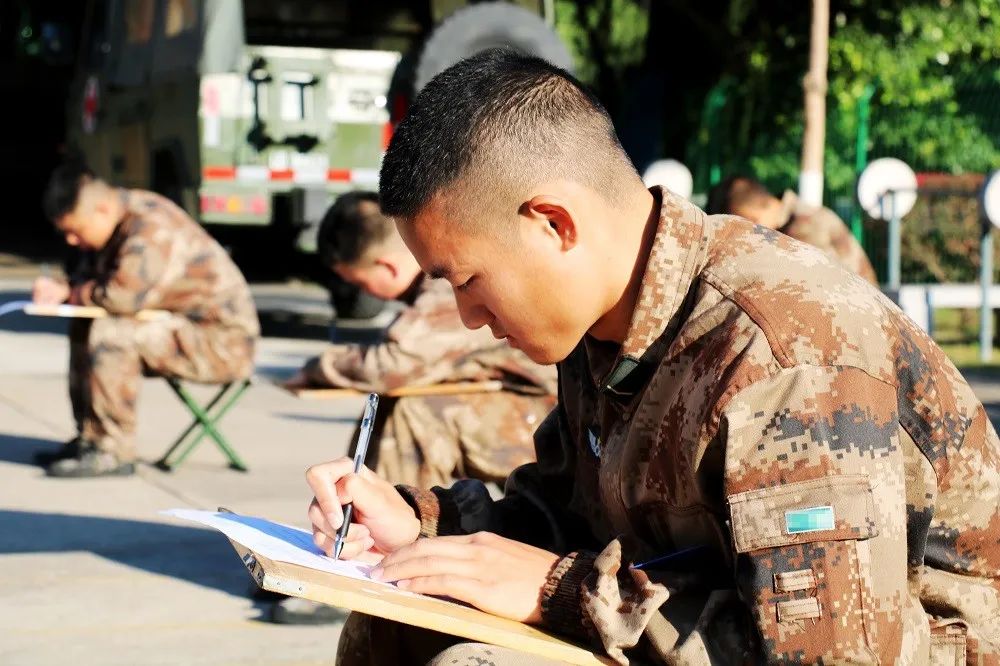 兄弟该站岗了吗,兄弟夜里起来站岗