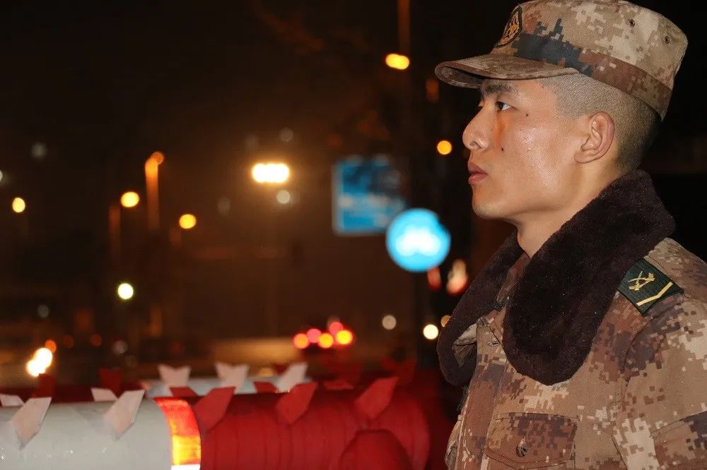 兄弟该站岗了吗,兄弟夜里起来站岗
