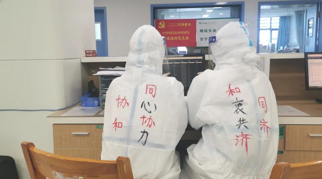 防护服标识粘贴纸,防护服隔离病毒吗