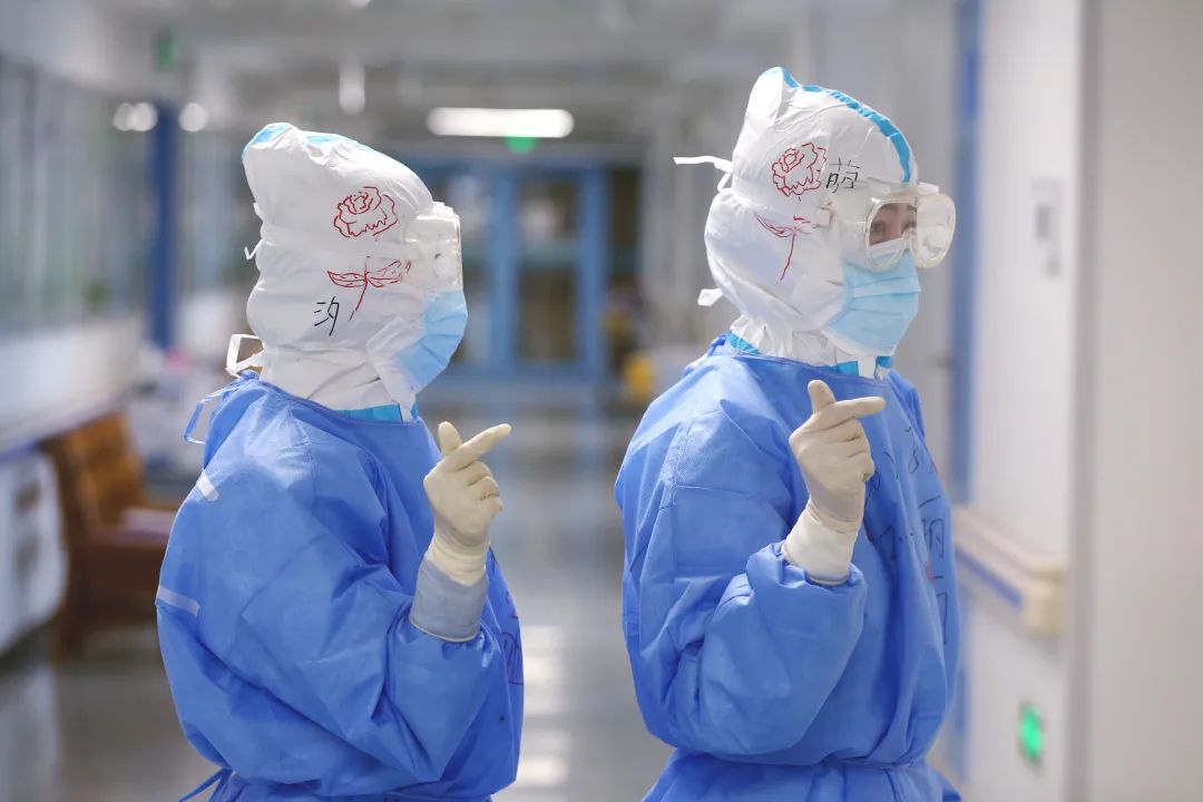 防护服标识粘贴纸,防护服隔离病毒吗