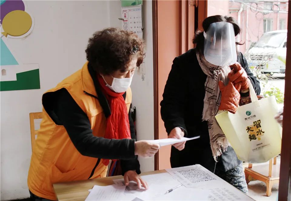 宝山路街道一线战“疫”日记（0316）——通阁小区的三位“守护神”