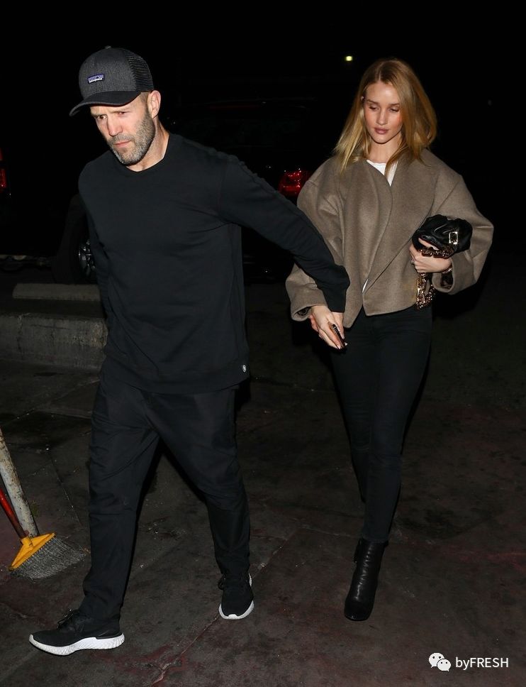 想要穿得简单又有活力感,如何穿得温柔又知性