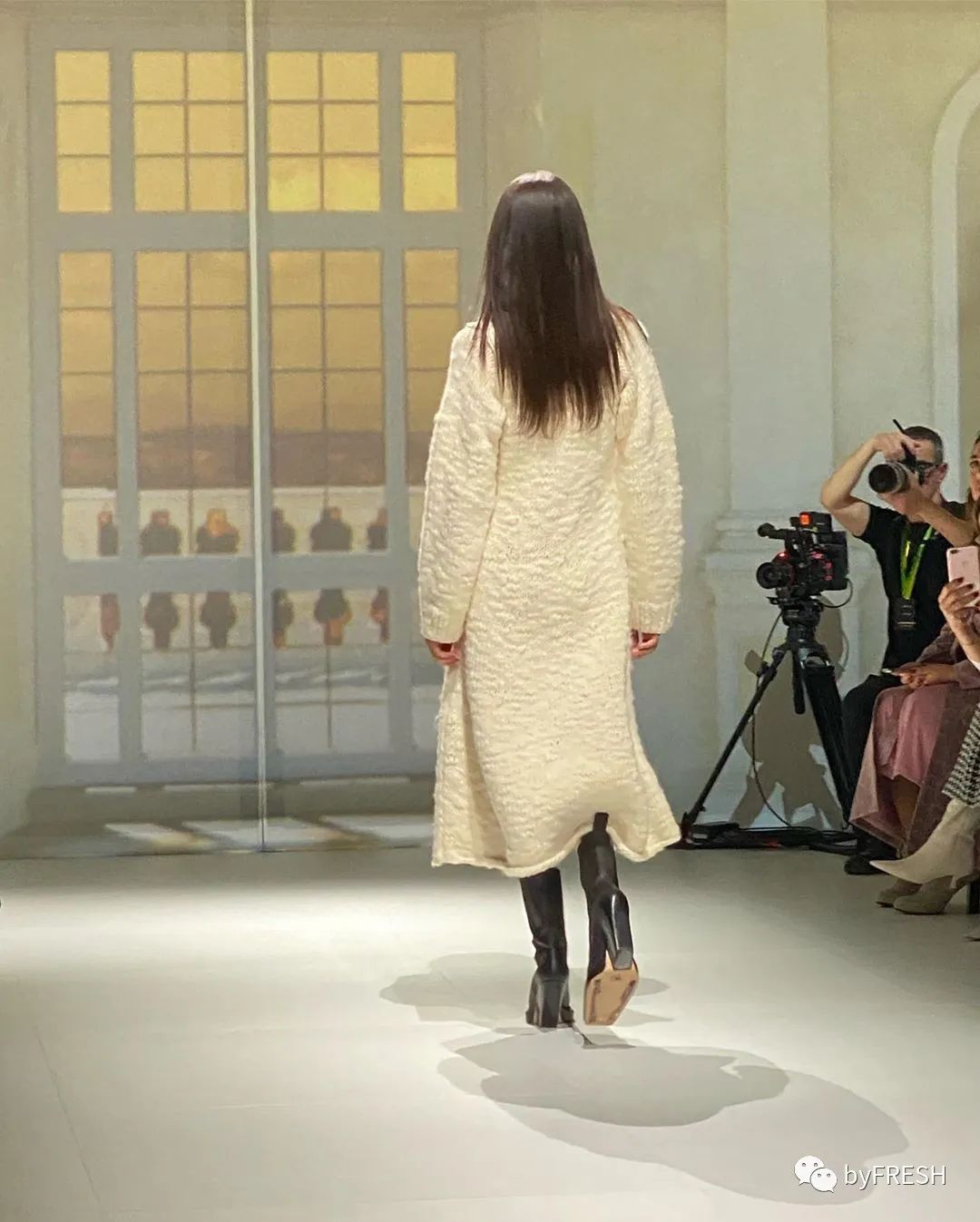 想要穿得简单又有活力感,如何穿得温柔又知性