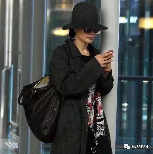 想要穿得简单又有活力感,如何穿得温柔又知性