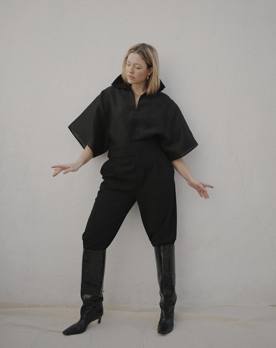 裤筒塞进靴子里的穿搭技巧,肥裤子怎样塞到马丁靴