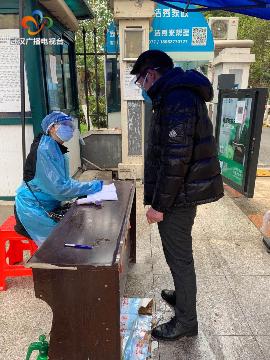 排查员,对口支援的核酸检测员上门服务