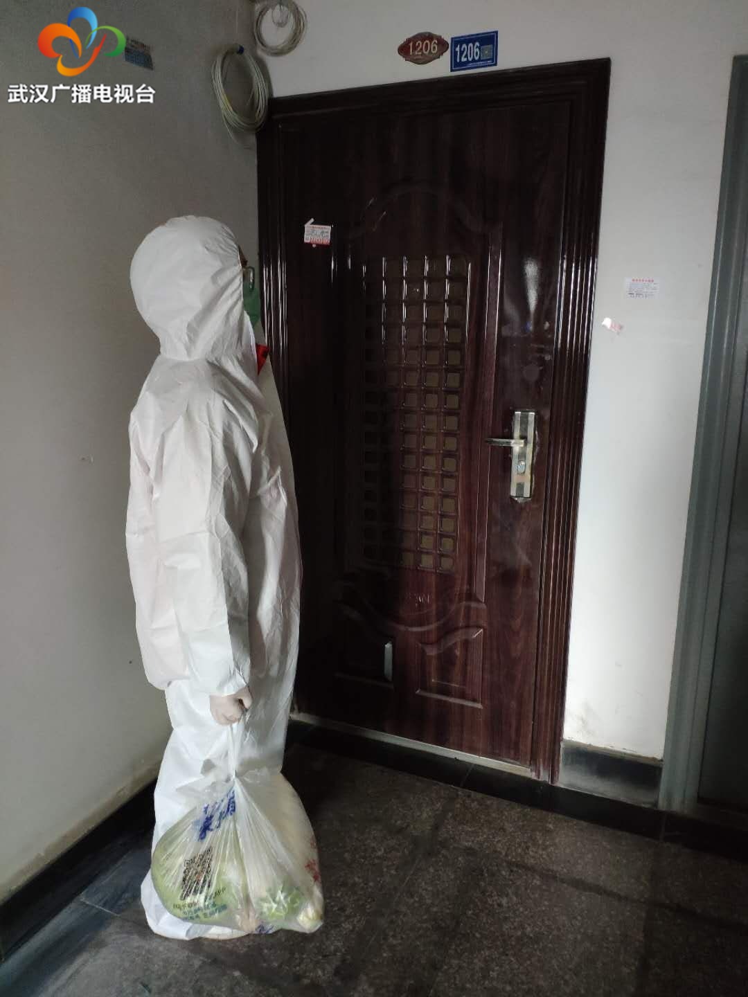 排查员,对口支援的核酸检测员上门服务