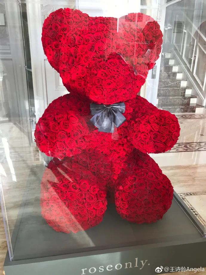 2岁穿高定、LV定制小零食...跟她比李湘王菲的闺女也只是平民…