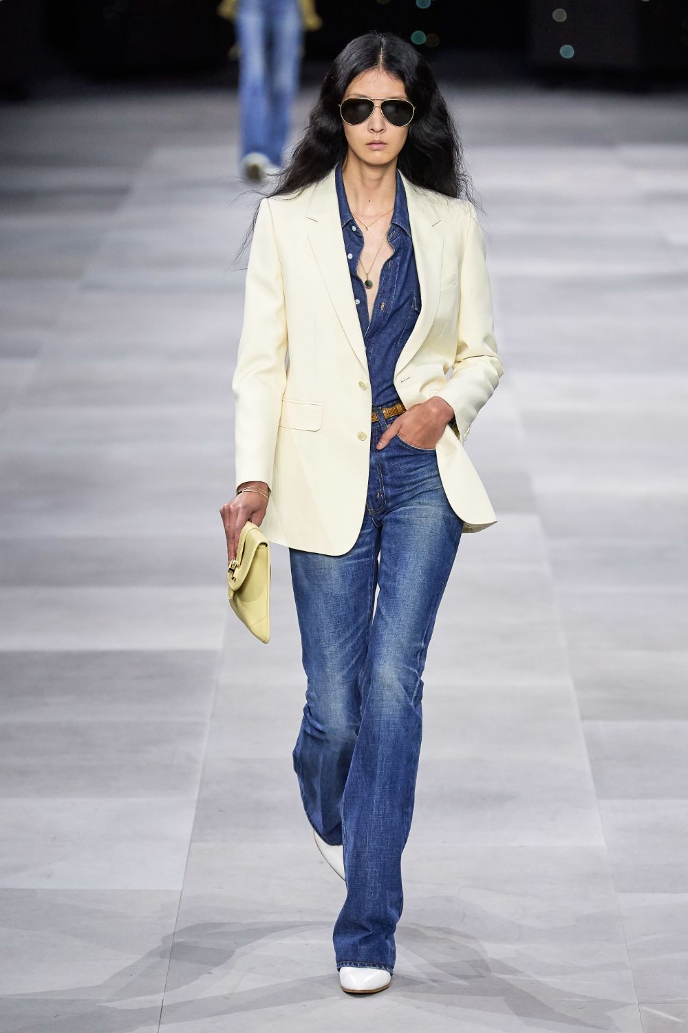 恢复通勤后，报复性连穿一个月西装