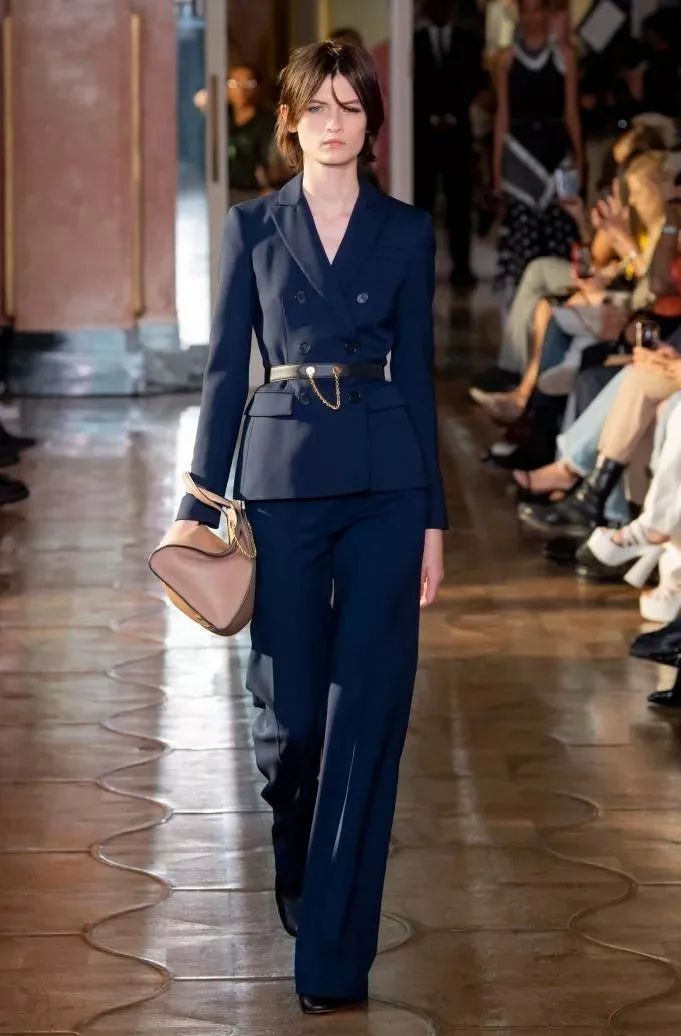 恢复通勤后,报复性连穿一个月西装