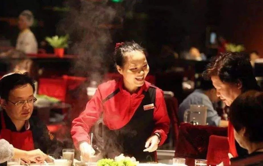 介绍一下对海底捞的体验和认知,对海底捞的看法和建议