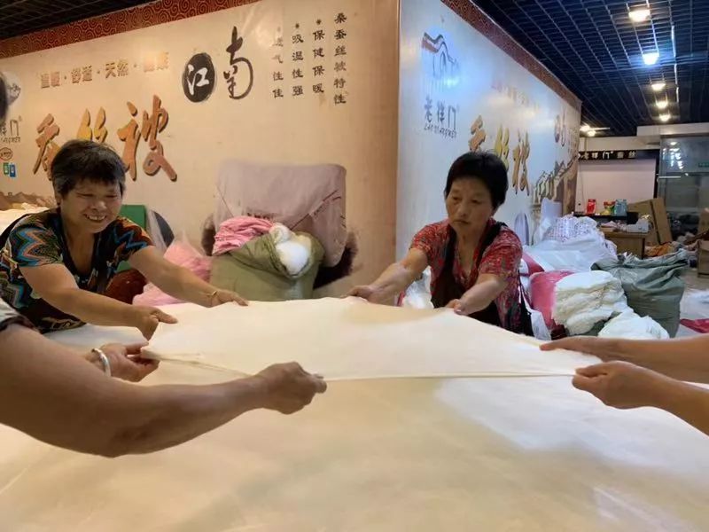 央视曝光蚕丝被长期盖,长期盖蚕丝被的危害图片