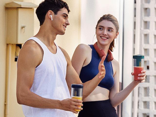 摩飞多功能无线充电榨汁杯,摩飞morphyrichards无线榨汁杯