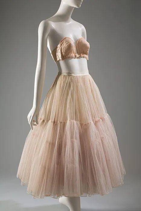 内衣广告案例,内衣发展史动画