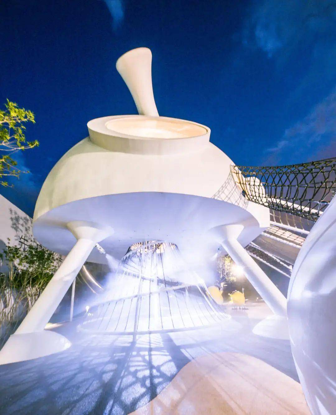 孩童的游乐场是我们回不去的童年,童年中的游乐园