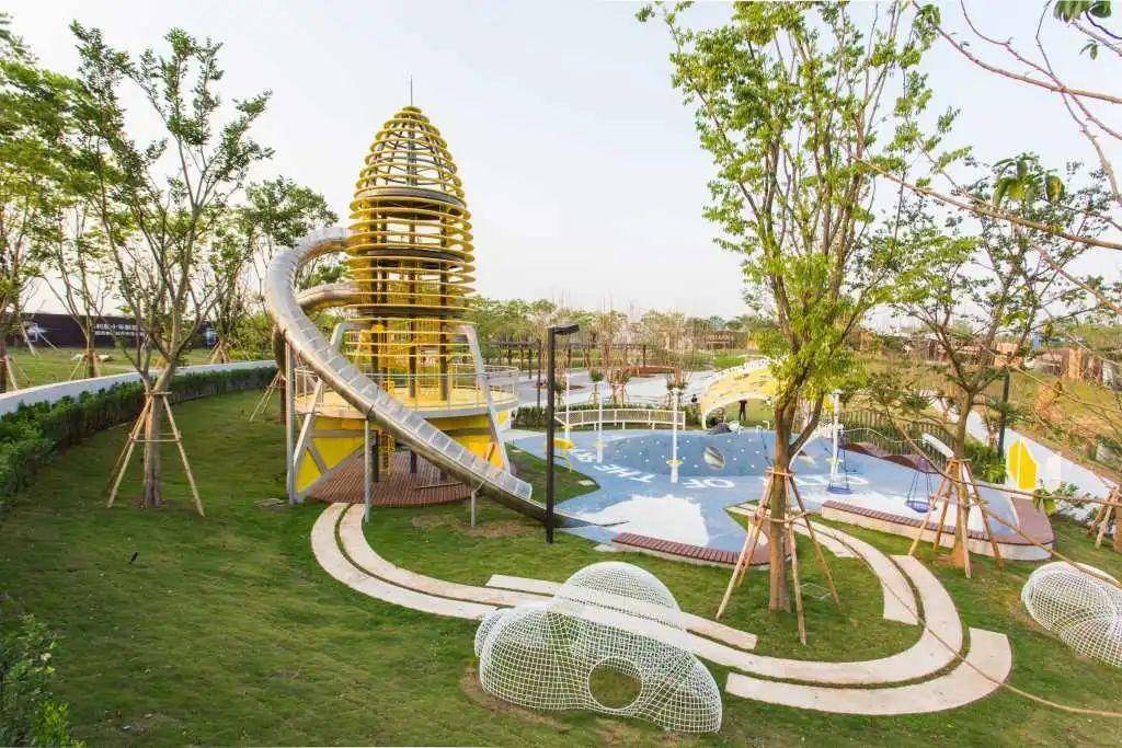 孩童的游乐场是我们回不去的童年,童年中的游乐园