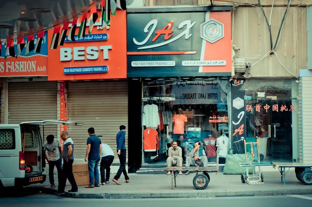 阿联酋有穷人和富人吗,富到流油的小国