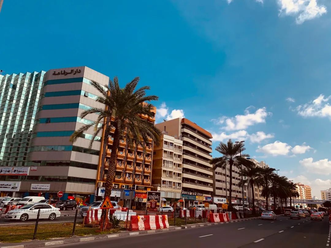 阿联酋有穷人和富人吗,富到流油的小国