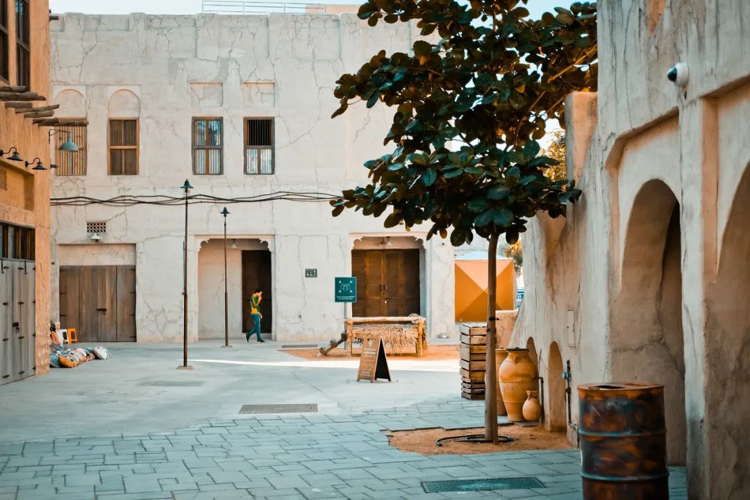 阿联酋有穷人和富人吗,富到流油的小国