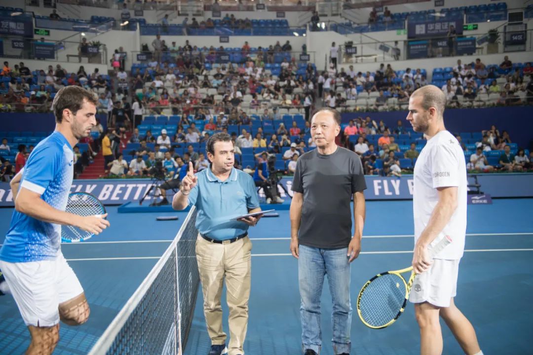 百科｜他们是网球场上的“执法者”