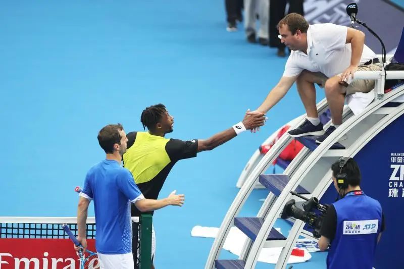 百科｜他们是网球场上的“执法者”