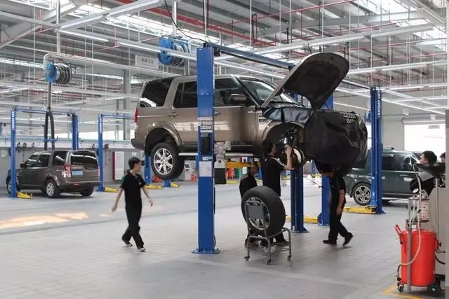 汽贸城和4s店买车哪个靠谱 (为什么在汽贸城买车比4s店便宜)