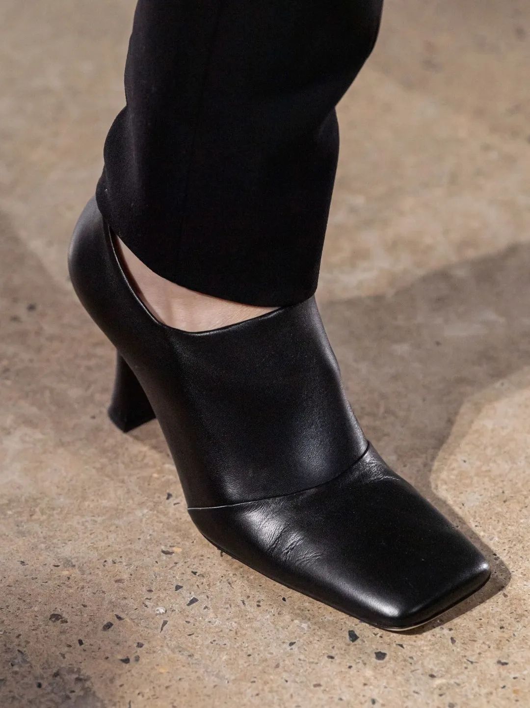 我花十分之一价格在ZARA买到BV相似款，真的好穿吗？