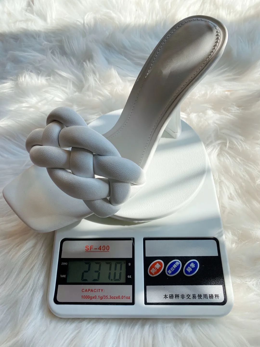 我花十分之一价格在ZARA买到BV相似款，真的好穿吗？