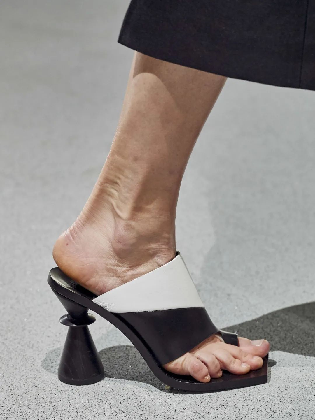 我花十分之一价格在ZARA买到BV相似款，真的好穿吗？