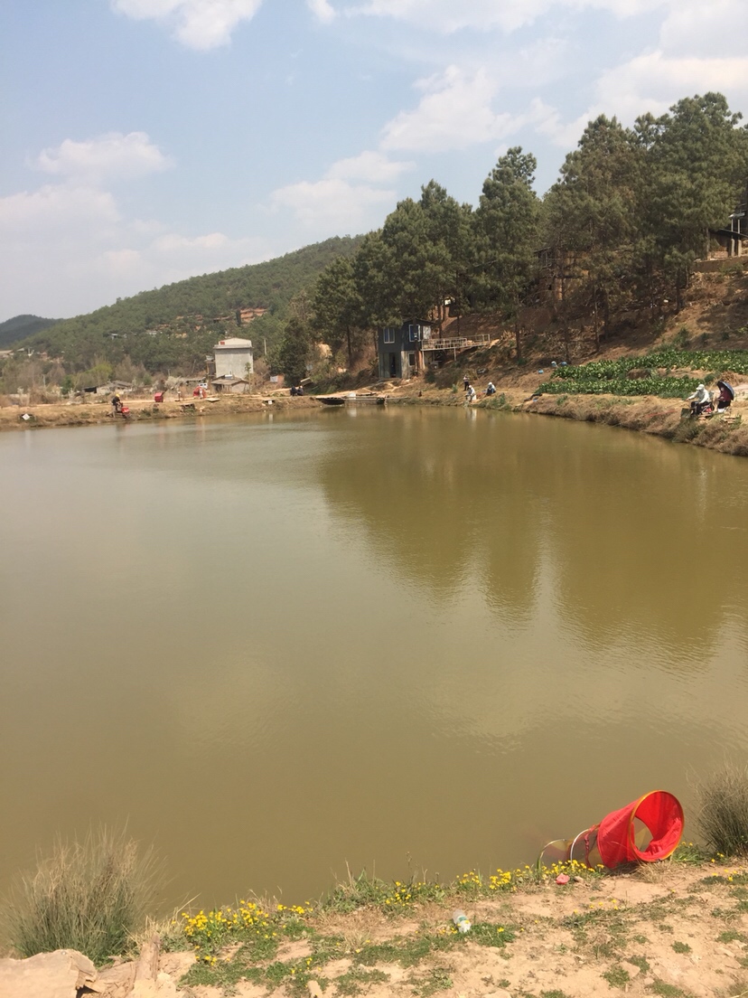 穿上节日盛装为祖国庆生,身穿战袍