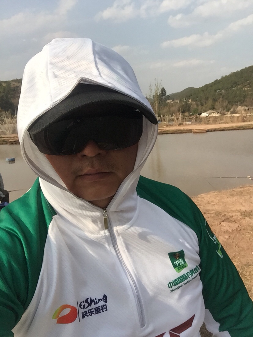 穿上节日盛装为祖国庆生,身穿战袍