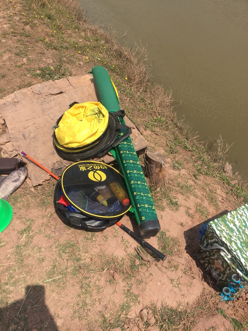 穿上节日盛装为祖国庆生,身穿战袍